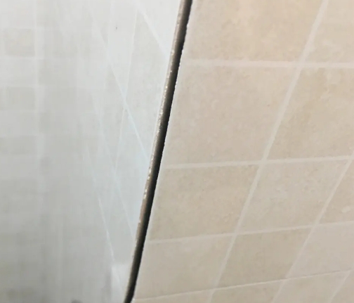 达孜瓷砖空鼓维修公司分享阳台瓷砖脱落的修复过程可以分为以下几个步骤